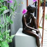 Sculpture jeune fille - Jardin Feng Shui